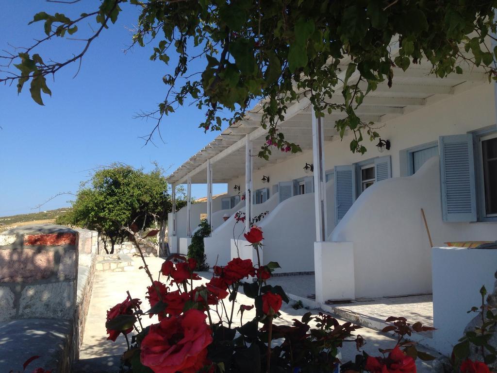 Κalamitsi Rooms & Apartments Kímolos Dış mekan fotoğraf