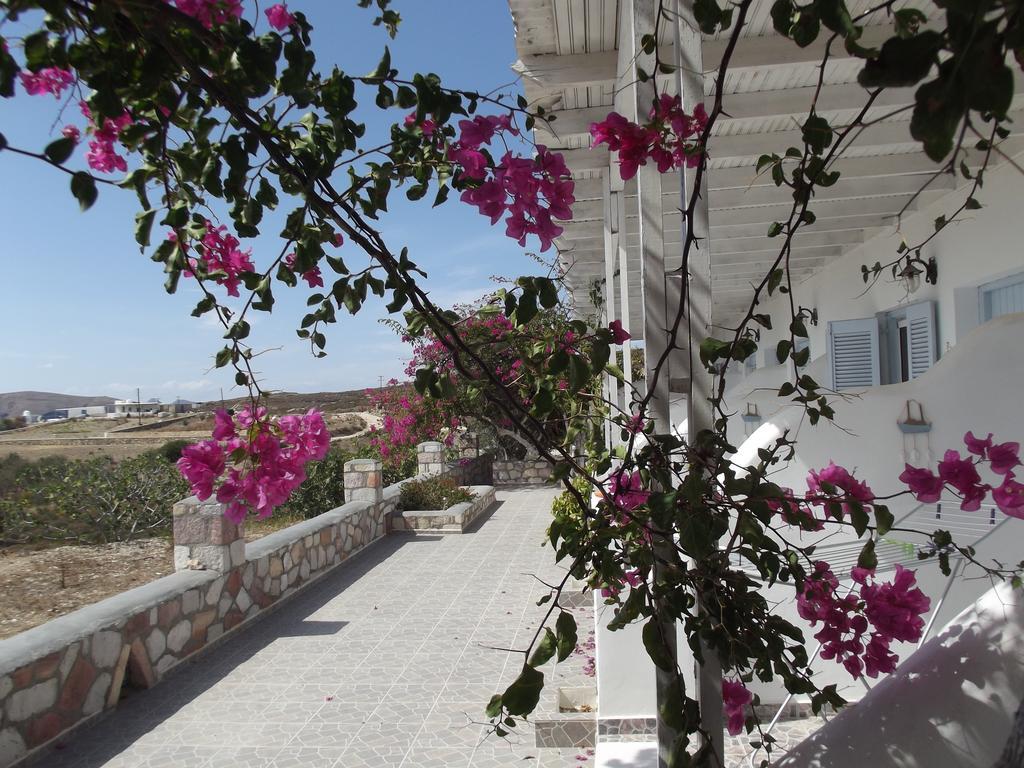 Κalamitsi Rooms & Apartments Kímolos Dış mekan fotoğraf